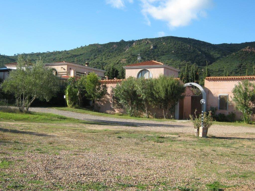 Hotel Sant'Efisio Lotzorai Bagian luar foto